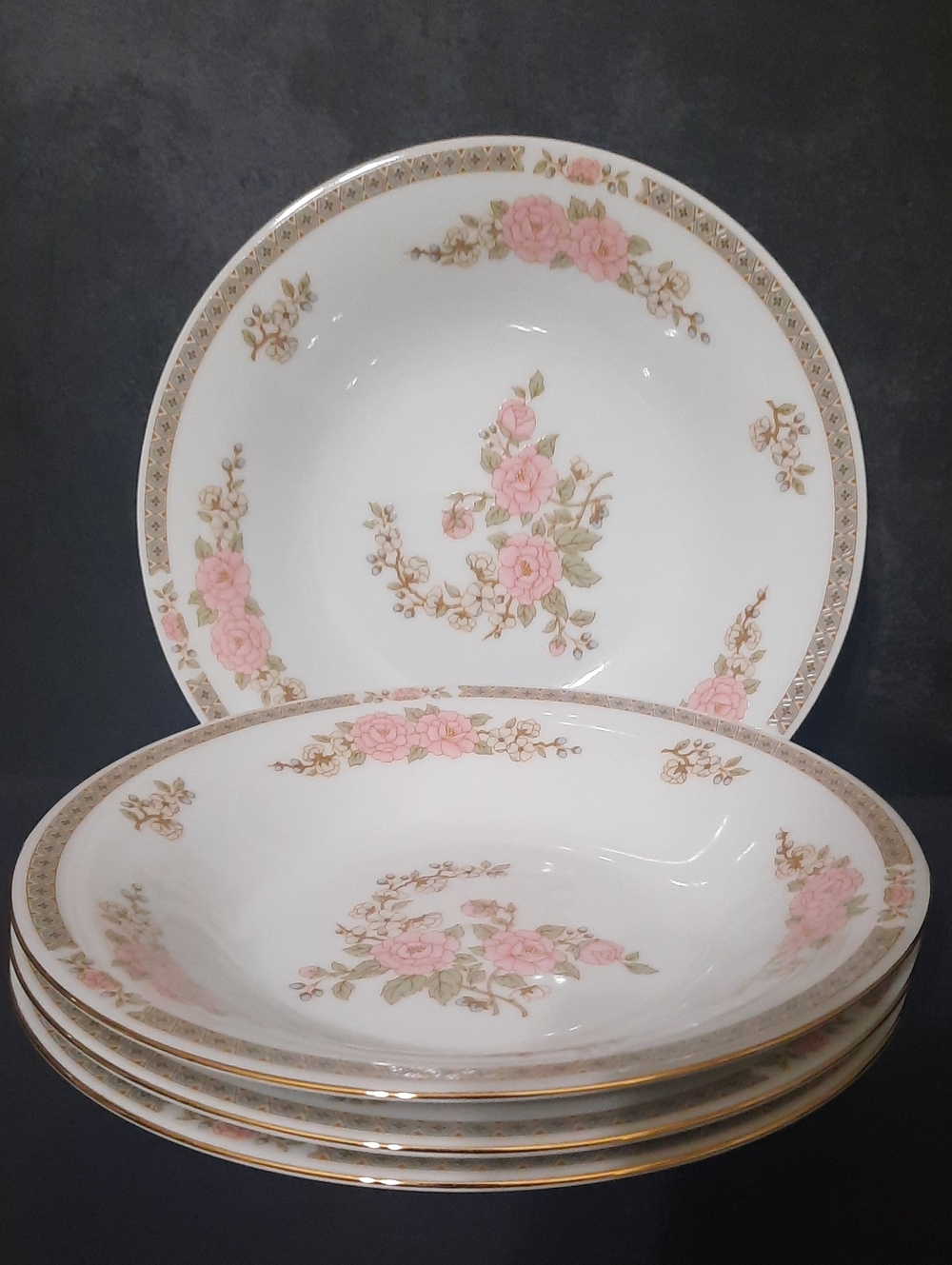 Elegant Porcelain Dinner Bowls with Pink Rose Motif and Gold Trim - Set of 4